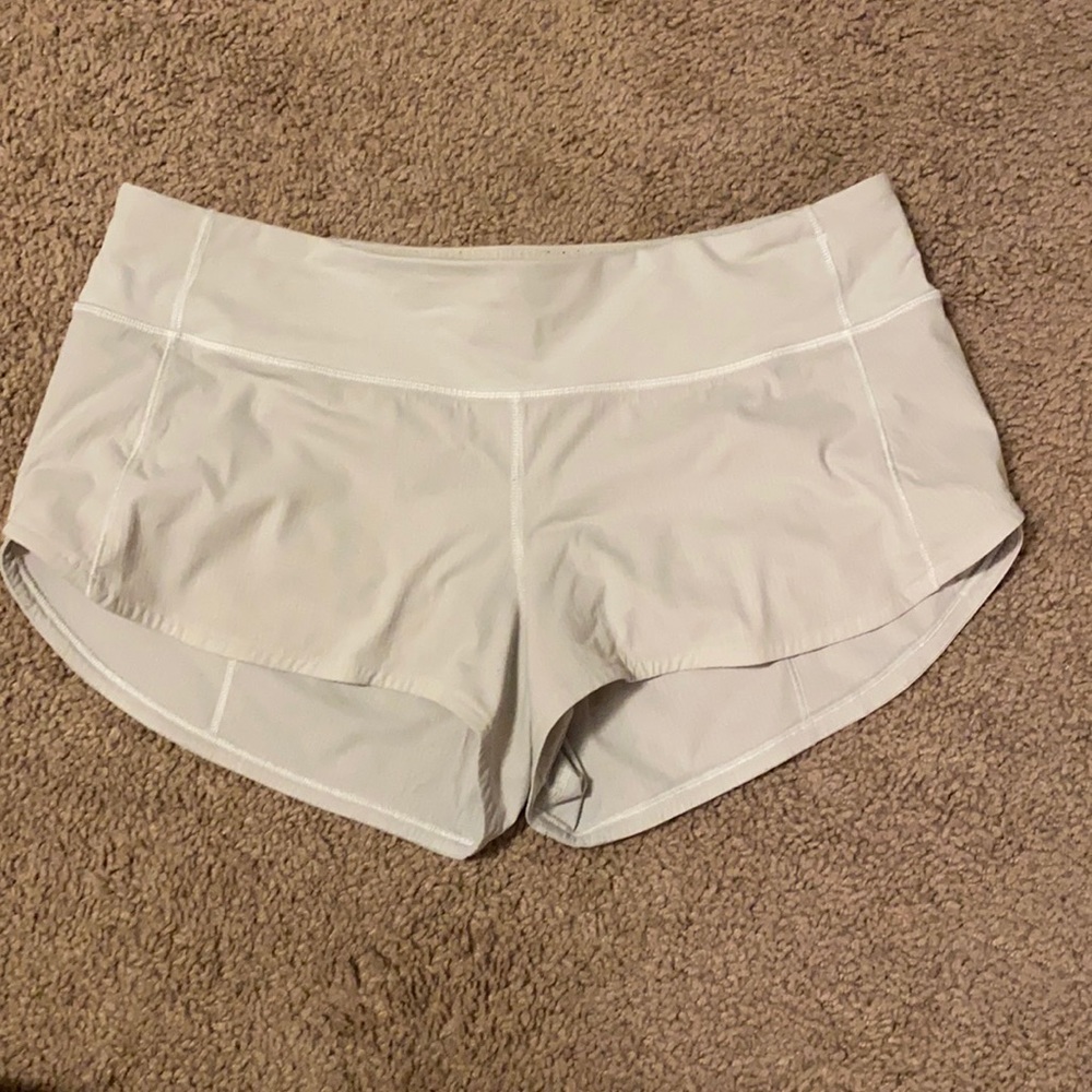 Lulu Lemon Women’s Speed Up Low Rise shorts 2.5”